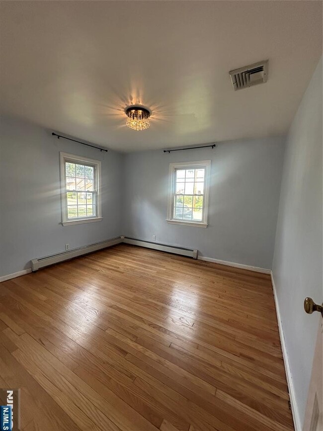 Building Photo - 12-28-28 Fairclough Pl