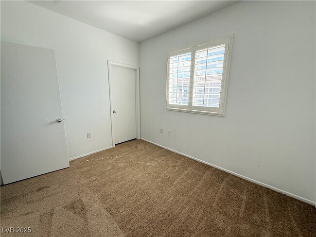 Building Photo - 5975 Barbosa Dr