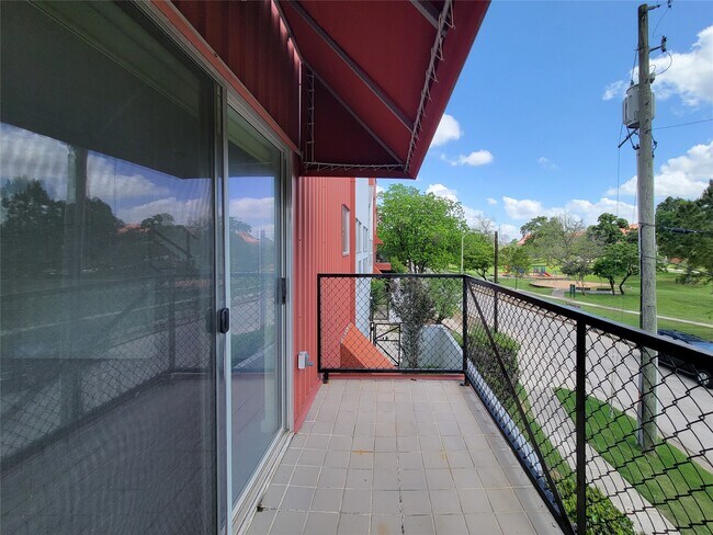 Building Photo - 2605 Calumet St