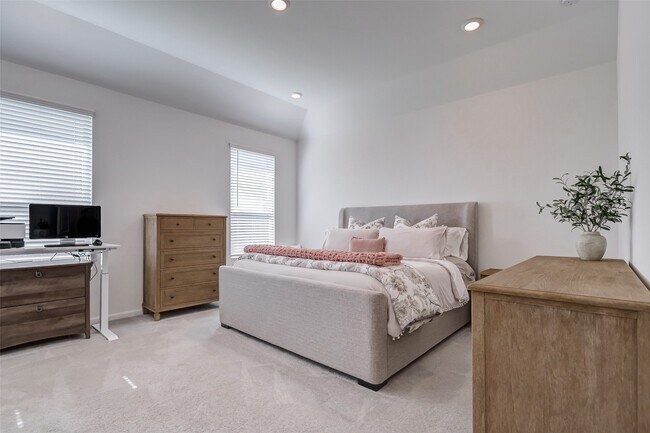 Building Photo - 4919 Shimmer Side Dr