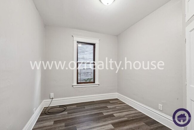 Building Photo - 2824 Chestnut St