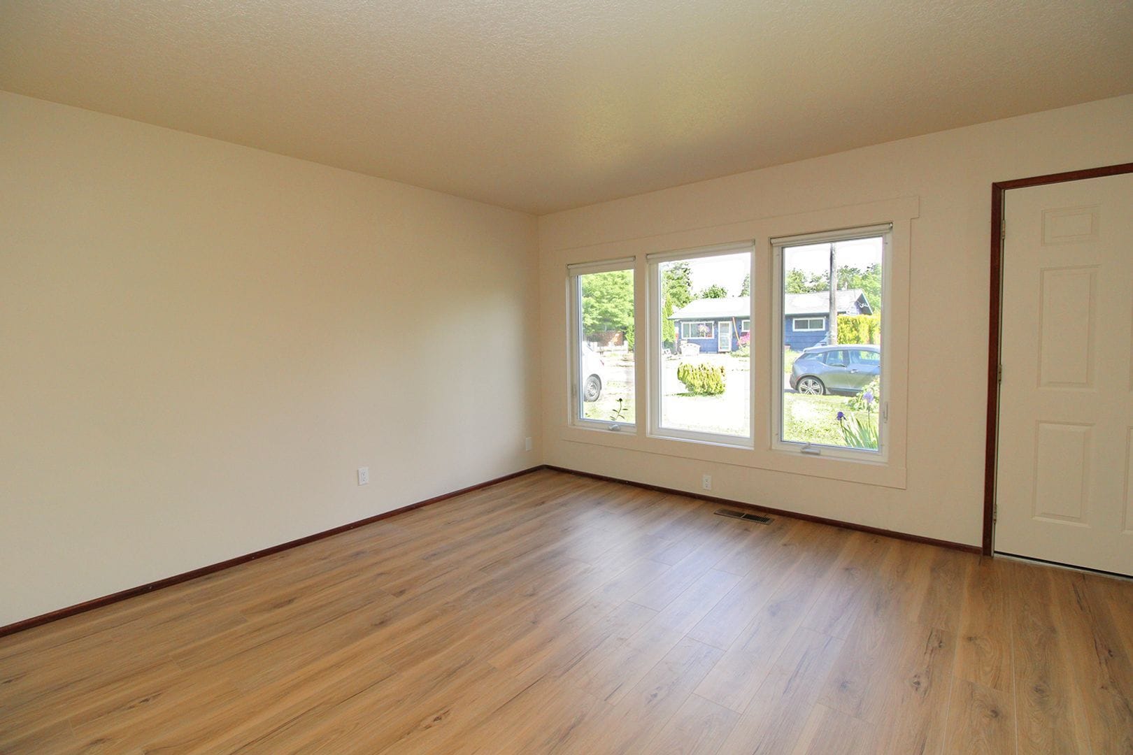 Building Photo - 9938 SE Ramona St