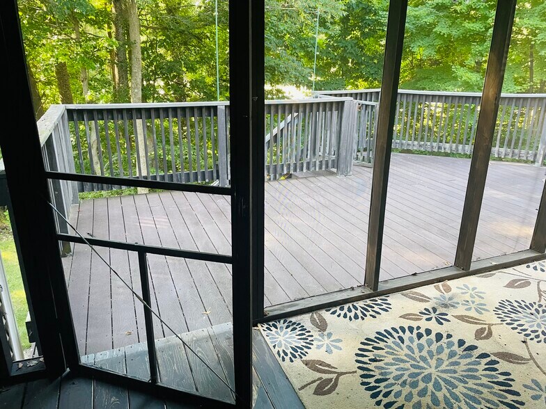 Building Photo - 5670 Honey Locust Dr