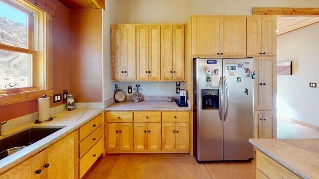 Building Photo - Luxurious and comfortable living experience