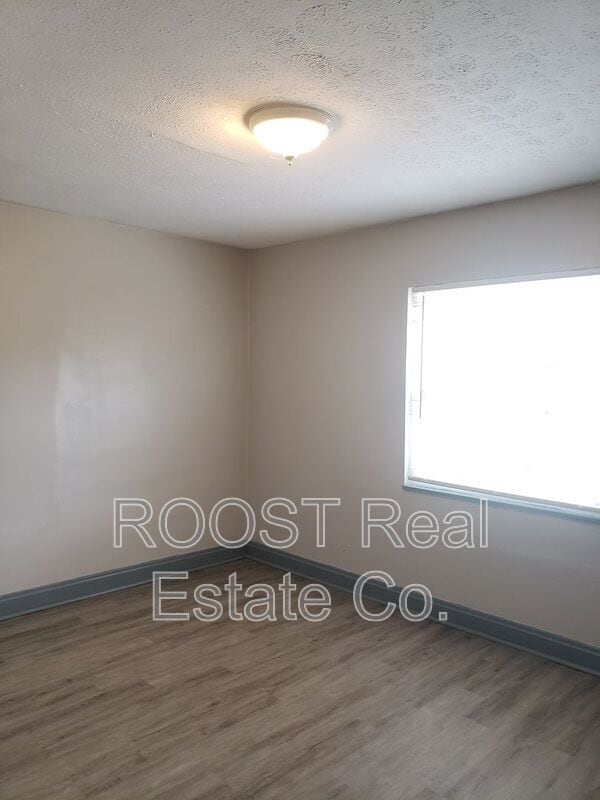 Building Photo - 209-211 N. Hague Avenue