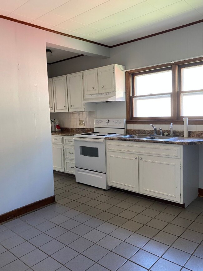 Building Photo - 214 N Bowen St