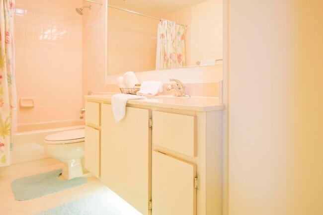 Building Photo - 2410 24th Ct