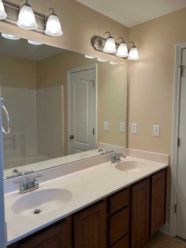 Building Photo - 2444 Glyncastle Way