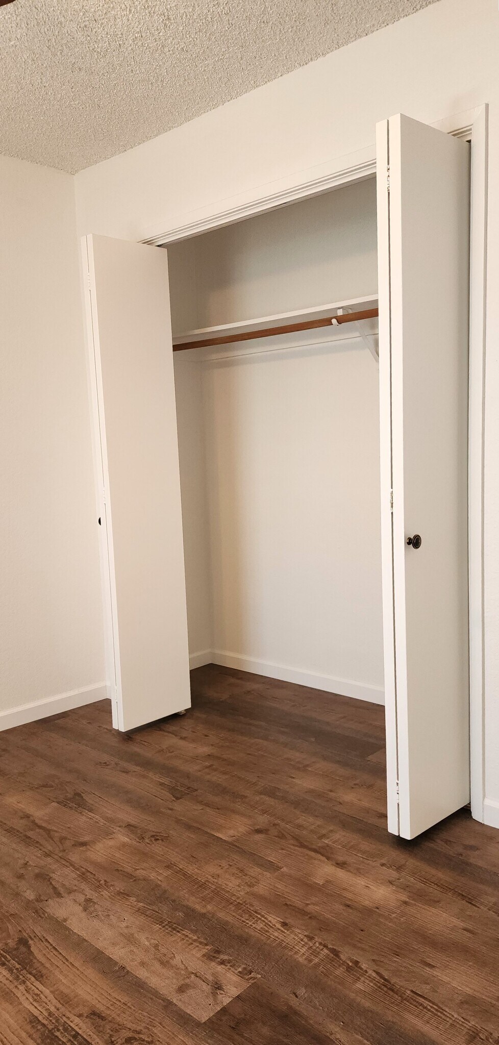 Bedroom 1 Closet 2'x6.5' - 4629 N Charles Ave
