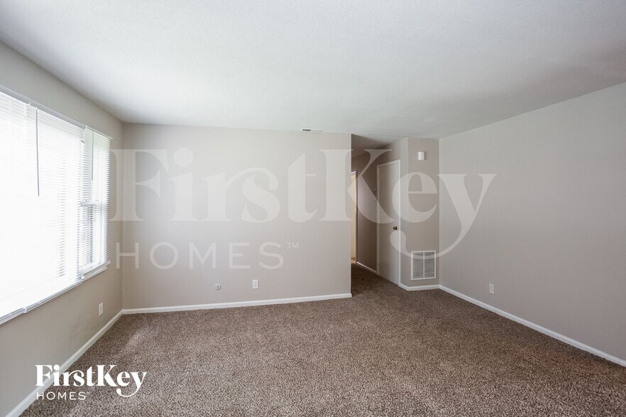 Building Photo - 4438 Windsor Rd