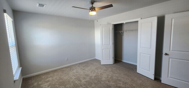 Building Photo - 932 Woodside Creek Ln