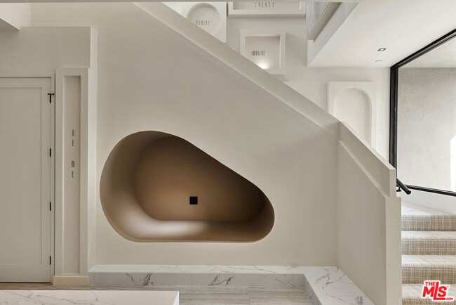 Building Photo - 1021 N Ogden Dr