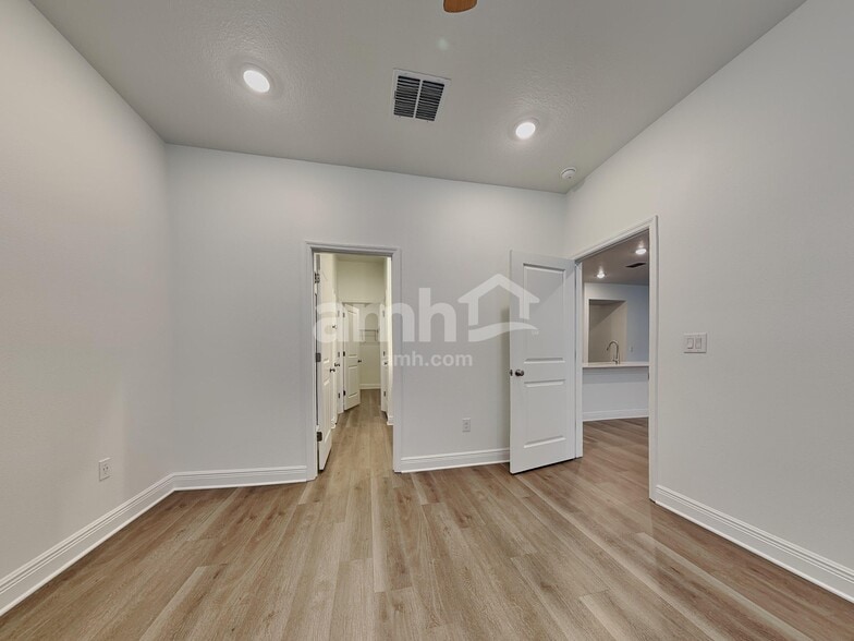 Building Photo - 6650 Atlantic Bch Ave