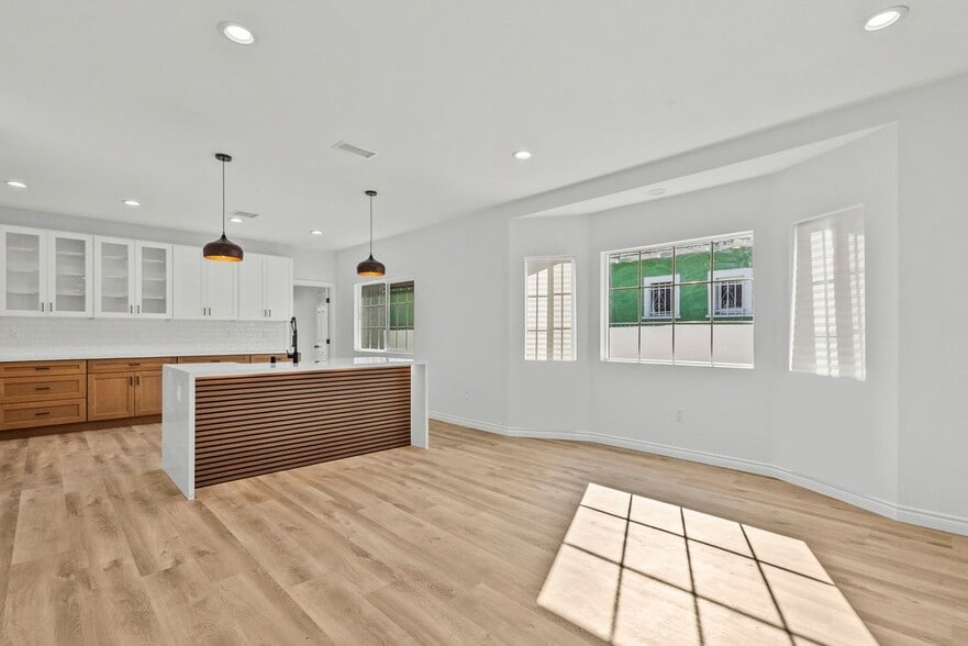 Building Photo - 3666 2nd Ave