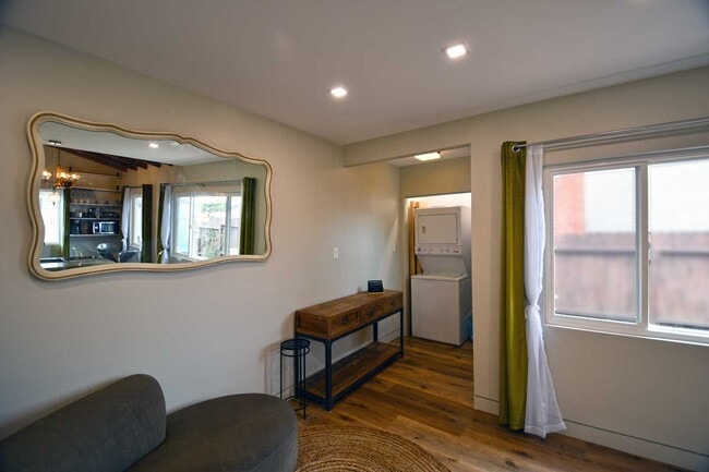 Building Photo - 117 Kenneth St