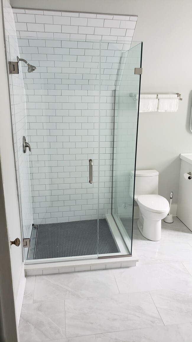 New Glass Shower - 211 N Prairie St