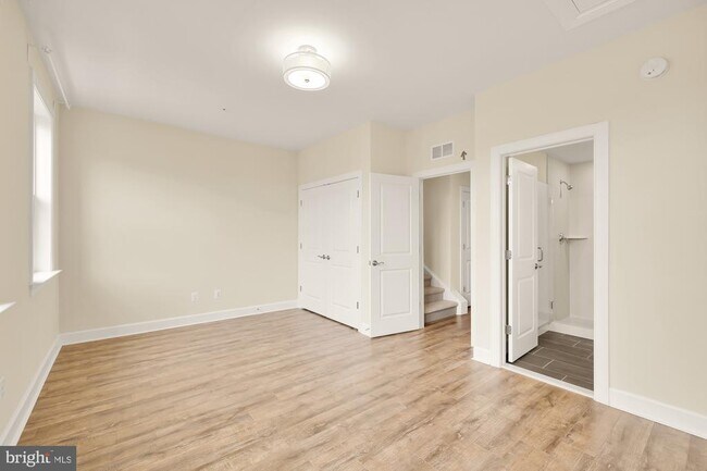 Building Photo - 4707 Van Buren St