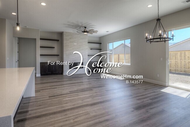 Building Photo - 262 Commodore Dr