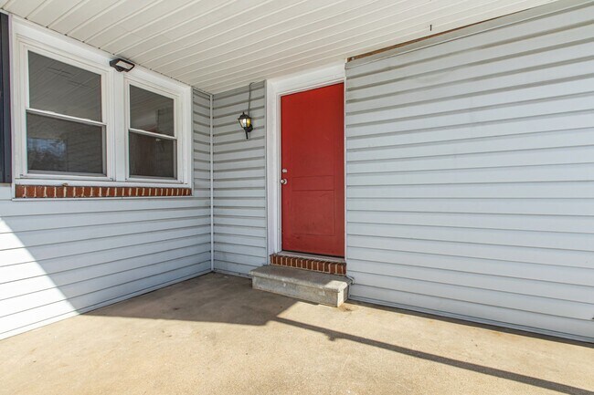 Building Photo - Move-In Ready 2BR home – fully renovated, updated roof & HVAC, *OPEN HOUSE 3/29/26 330PM-430PM *