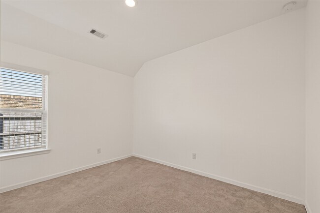 Building Photo - 1010 Schooner St