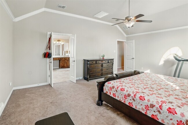 Building Photo - 1001 Vineyard Dr