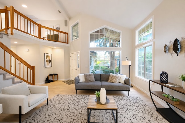 Building Photo - Spacious 3-Bedroom Home with Sunroom in Private Lake Community – Everett