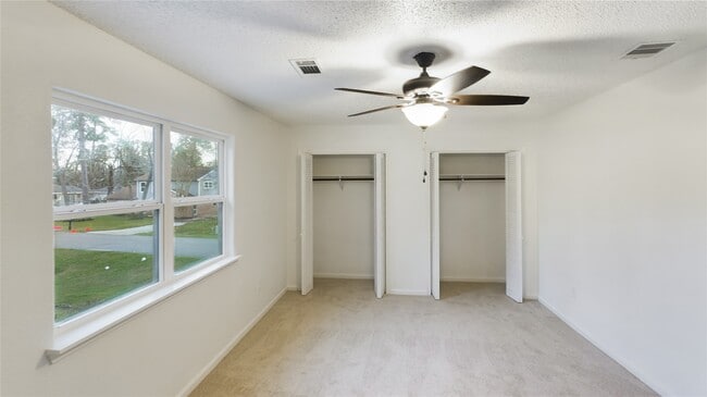 Building Photo - 556 Roanoke Dr