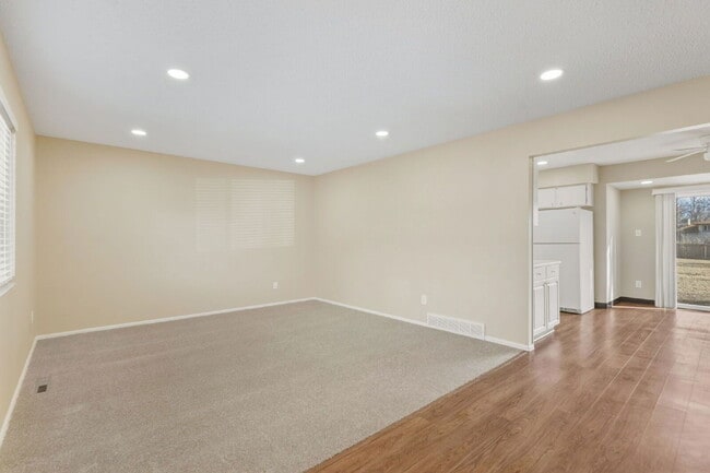 Building Photo - 1549 Sanderson Ave