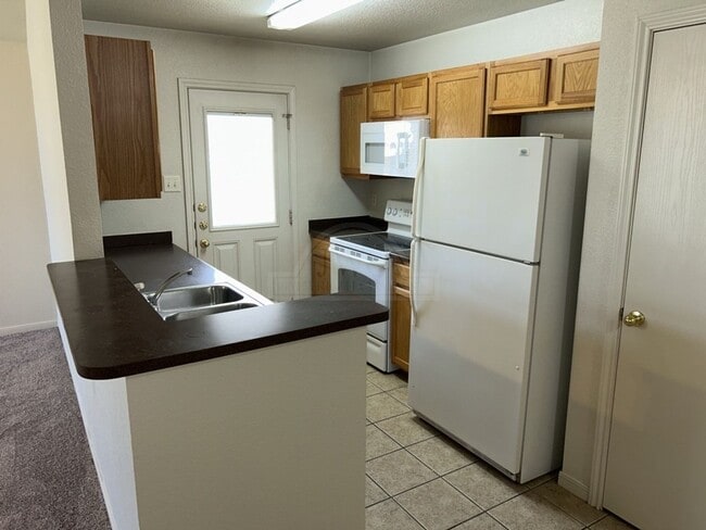 Building Photo - 2100 Schorn Dr