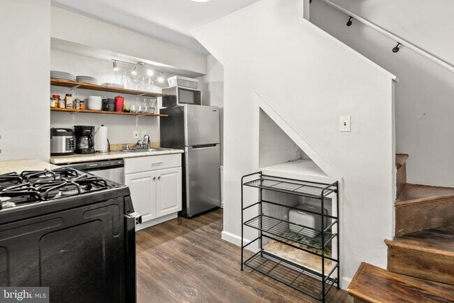 Building Photo - 308 S Castle St