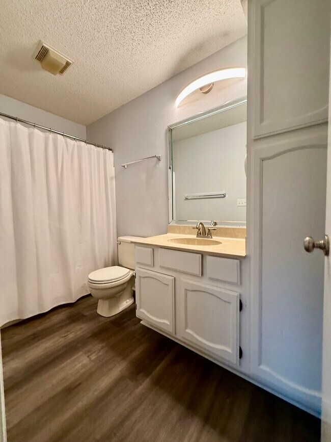 Building Photo - 2908 Alpine Pl