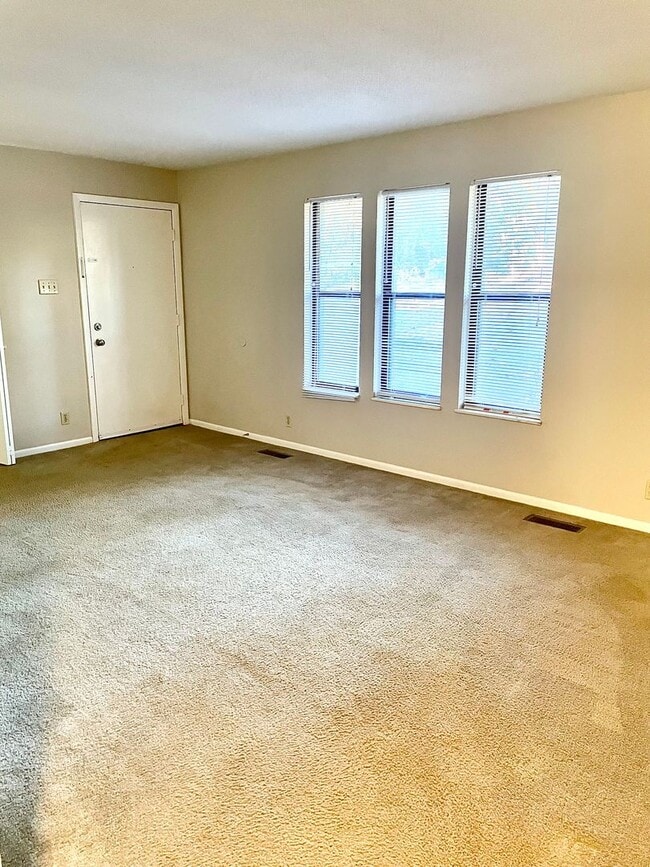 Building Photo - ****COMING SOON**** 2 Bedroom, 1.5 Bath in...