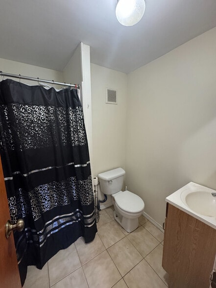 Building Photo - 12 Belding St