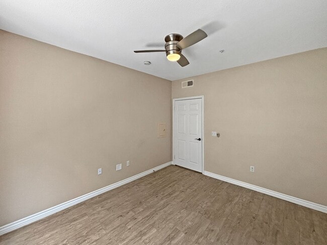 Building Photo - Stunning 2BD/2BA Condo in La Jolla W/ W/D,...