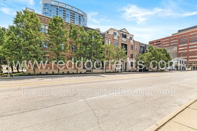 Building Photo - 355 E Ohio St