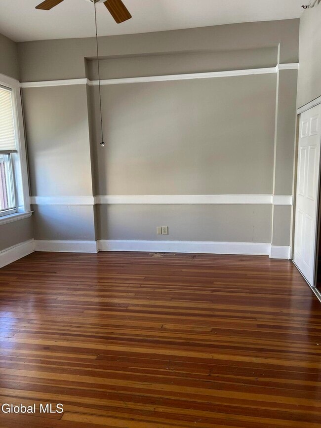 Building Photo - 5 Broadway