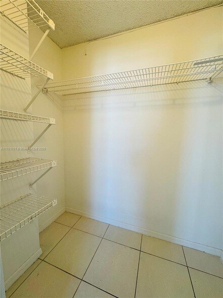 Building Photo - 18071 Biscayne Blvd