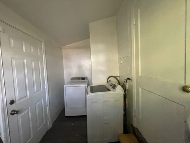 Building Photo - 1406 Milton St