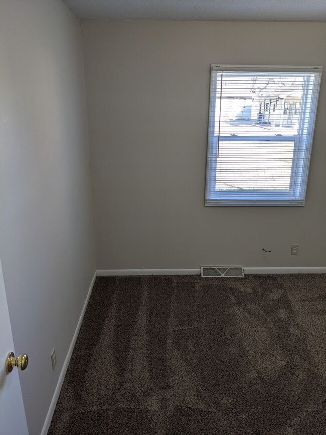 Building Photo - 302 Proctor Ln