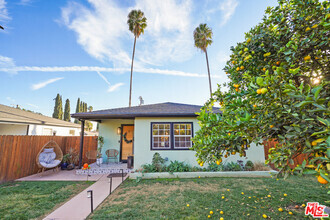 Building Photo - 14828 Saticoy St