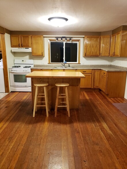 Building Photo - 72 90th Ave