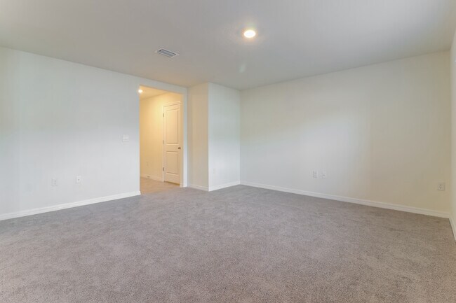 Building Photo - 36483 Spanish Rose Dr, Dade City, FL