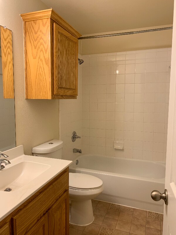 Building Photo - 100 Camden Ct