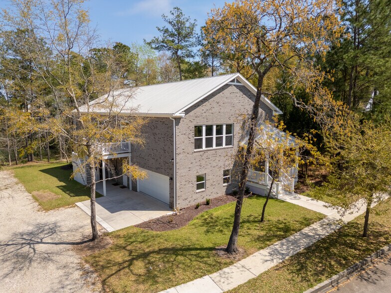 Building Photo - 60 Madison Dr