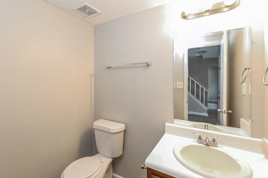 Building Photo - 9199 Fairway Ct