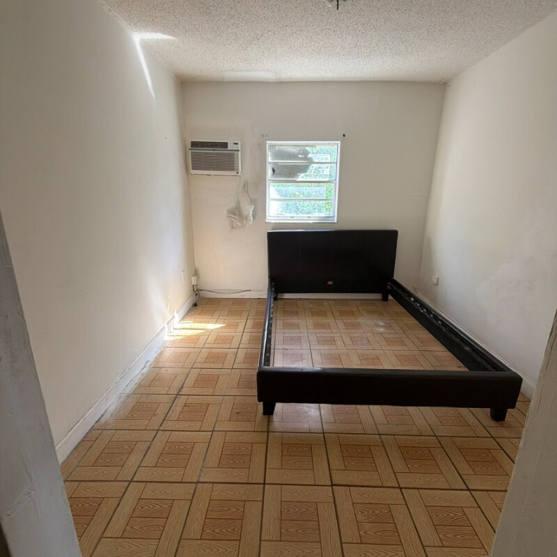 Building Photo - 1716 SW 11th St