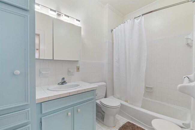 Building Photo - 205 W 32nd St