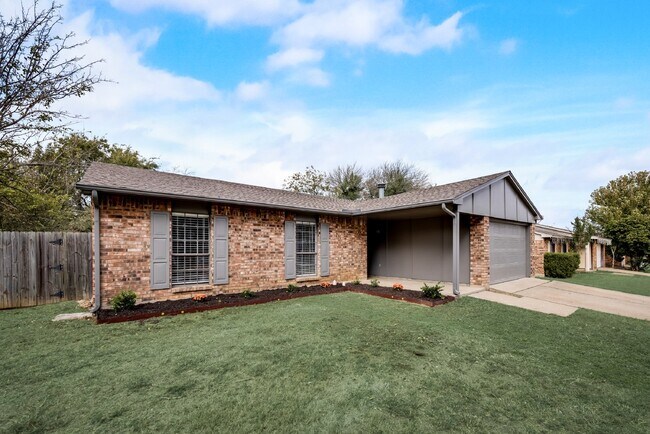 Building Photo - Charming 3-Bedroom Home with 2 Full Baths ...
