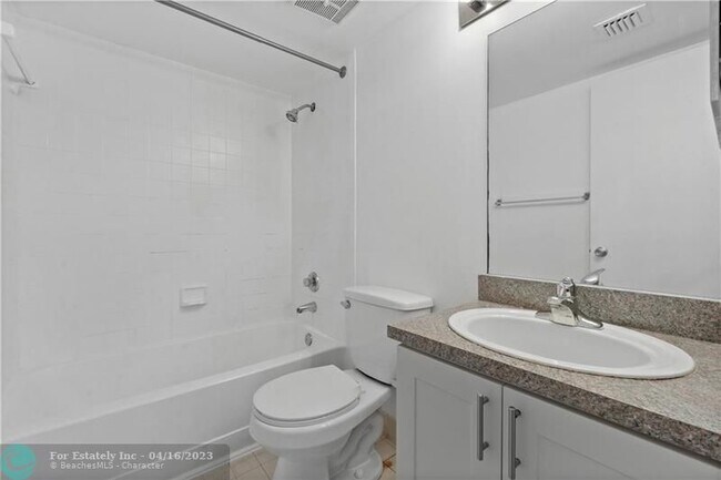 Building Photo - 9995 Nob Hill Ln