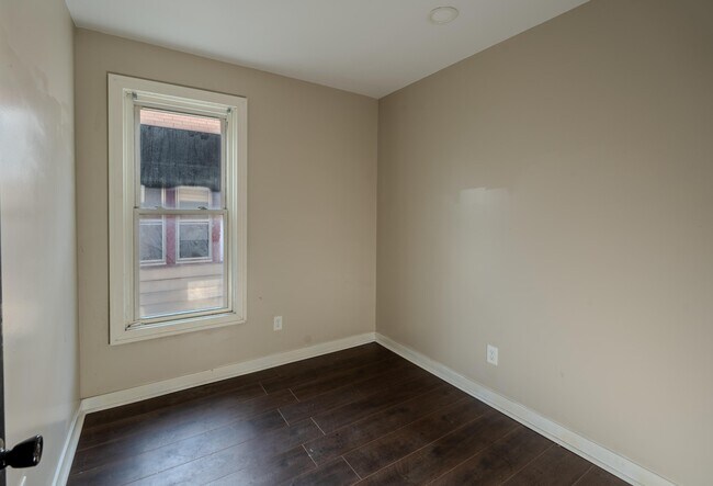 Building Photo - 908 W Hadley St